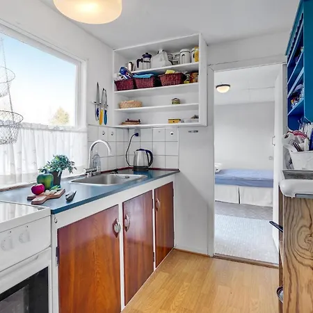 2 Bedroom Amazing In Vaeggerlose Casa vacanze Bøtø By
