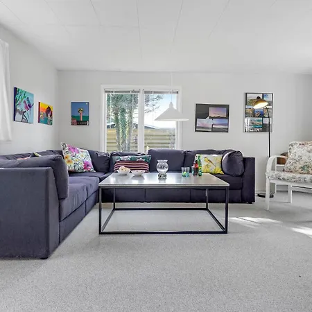 2 Bedroom Amazing In Vaeggerlose Bøtø By