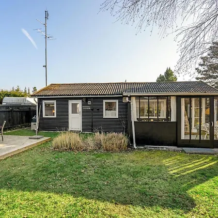 2 Bedroom Amazing In Vaeggerlose