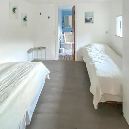 2 Bedroom Beautiful In Vaeggerlose Holiday home Boto By