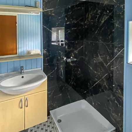 2 Bedroom Beautiful In Vaeggerlose
