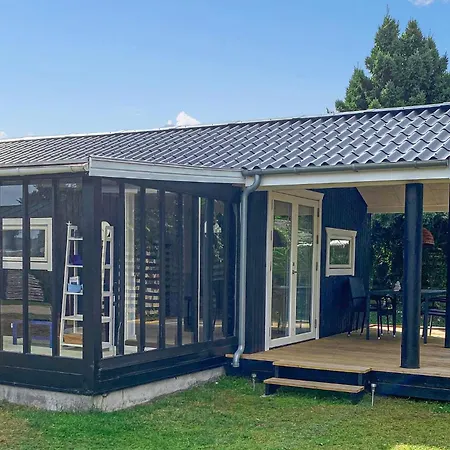 2 Bedroom Beautiful In Vaeggerlose Bøtø By